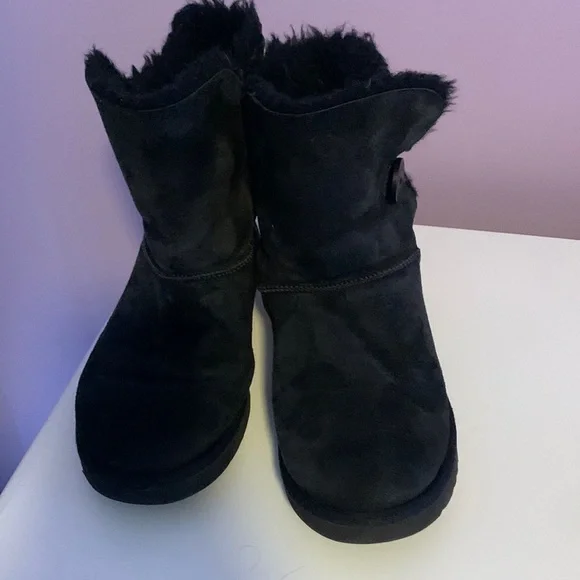 Bailey Button Ugg Short Ankle Boot - Picture 2 of 9